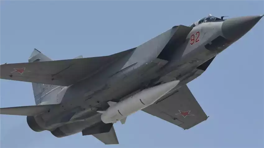 Скільки ракет здатен підняти МіГ-31К і як це впливає на його роль у сучасних конфліктах