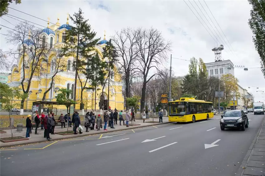 П'ять способів дістатися на роботу в Києві без громадського транспорту