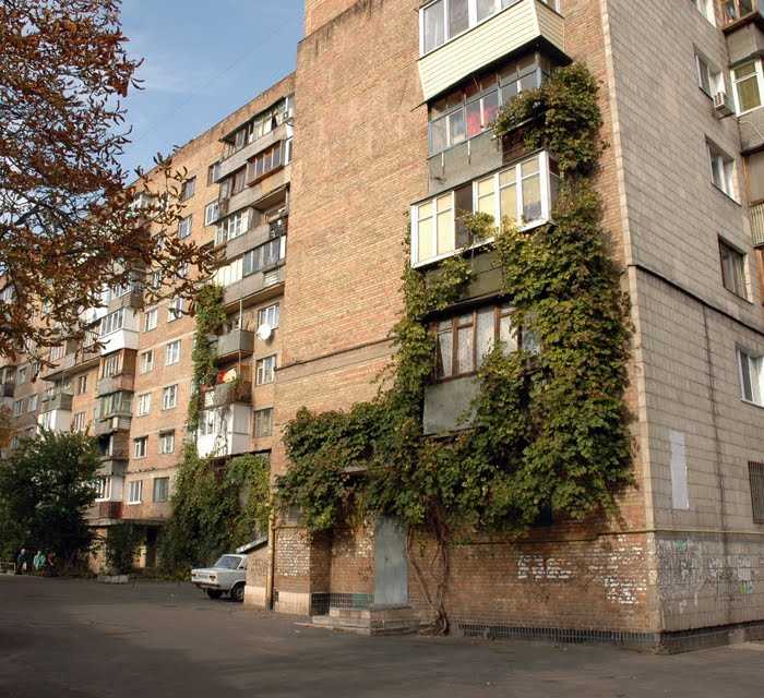 Кирилівська 127 у розрізі куренівського ритму