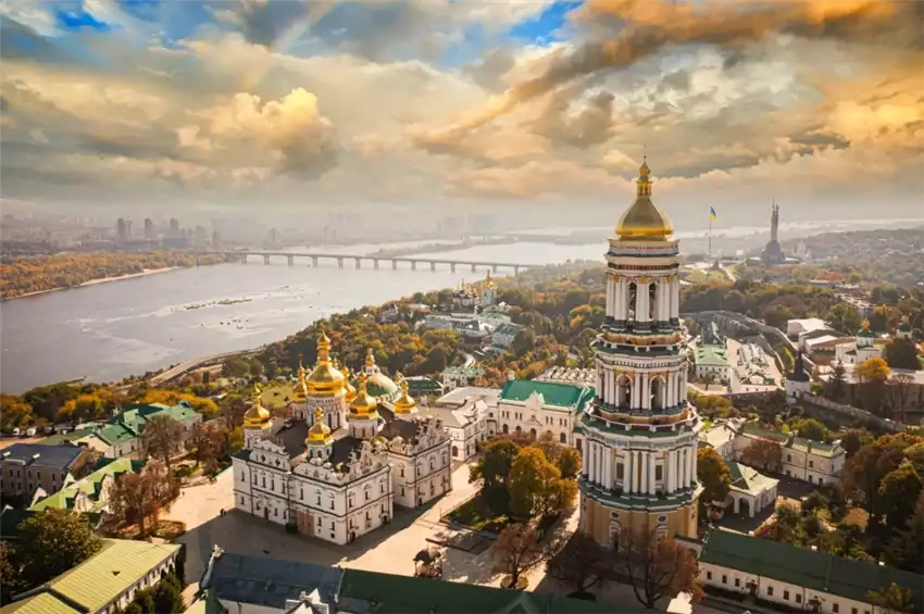 Перлини України що відгукуються у серці мандрівника