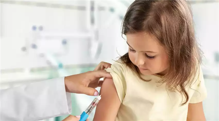 Чи може вакцинація спричинити аутизм у дитини: наука проти міфів