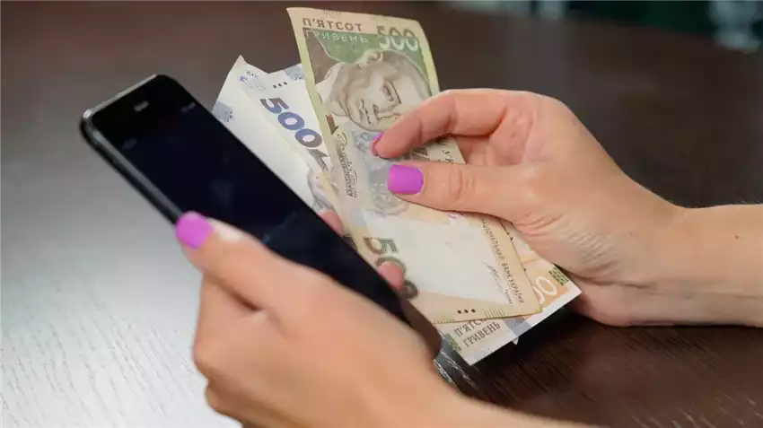 Як перекинути гроші з телефону на карту ПриватБанку: покроковий гайд